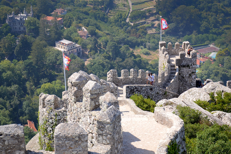 Portugalia | Zamek Maurów został doskonale wkomponowany w krajobraz